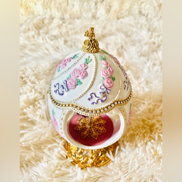 House of Faberge Musical Carousel Egg - Picture 2 of 4